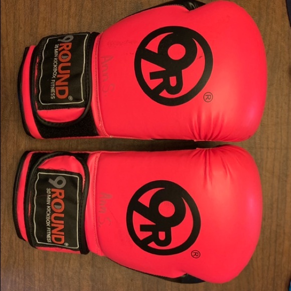 9 round boxing gloves